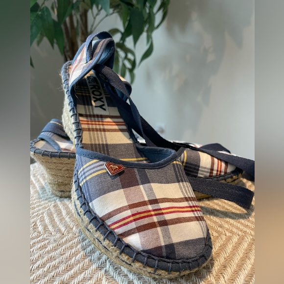 ROXY Plaid Fabric Espadrilles. Lace tie up. Size 6.5. - Picture 2 of 9
